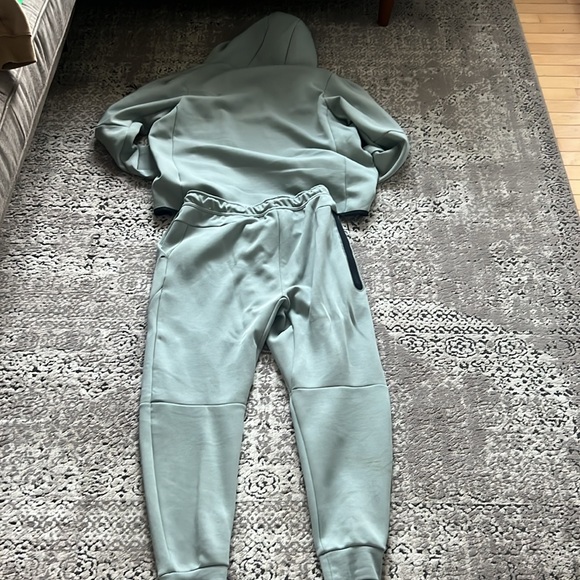 Men’s Nike tech suit - Picture 6 of 6